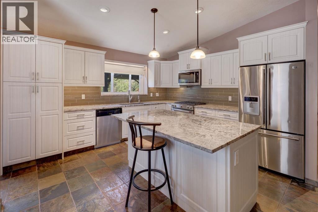 19 Castlefall Way Ne, Calgary, Alberta  T3J 1M6 - Photo 2 - A2258522
