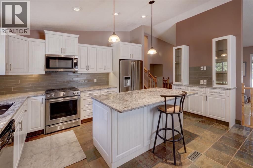 19 Castlefall Way Ne, Calgary, Alberta  T3J 1M6 - Photo 3 - A2258522