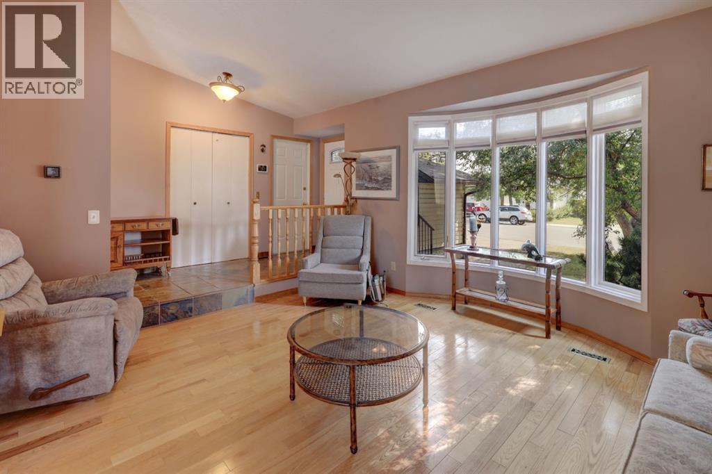 19 Castlefall Way Ne, Calgary, Alberta  T3J 1M6 - Photo 7 - A2258522