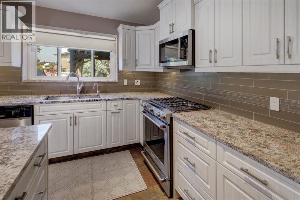 19 Castlefall Way Ne, Calgary, Alberta  T3J 1M6 - Photo 4 - A2258522