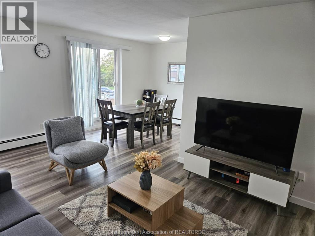 MLS# 25024659: 122 RIVERVIEW DRIVE Unit# 235, Chatham, Canada