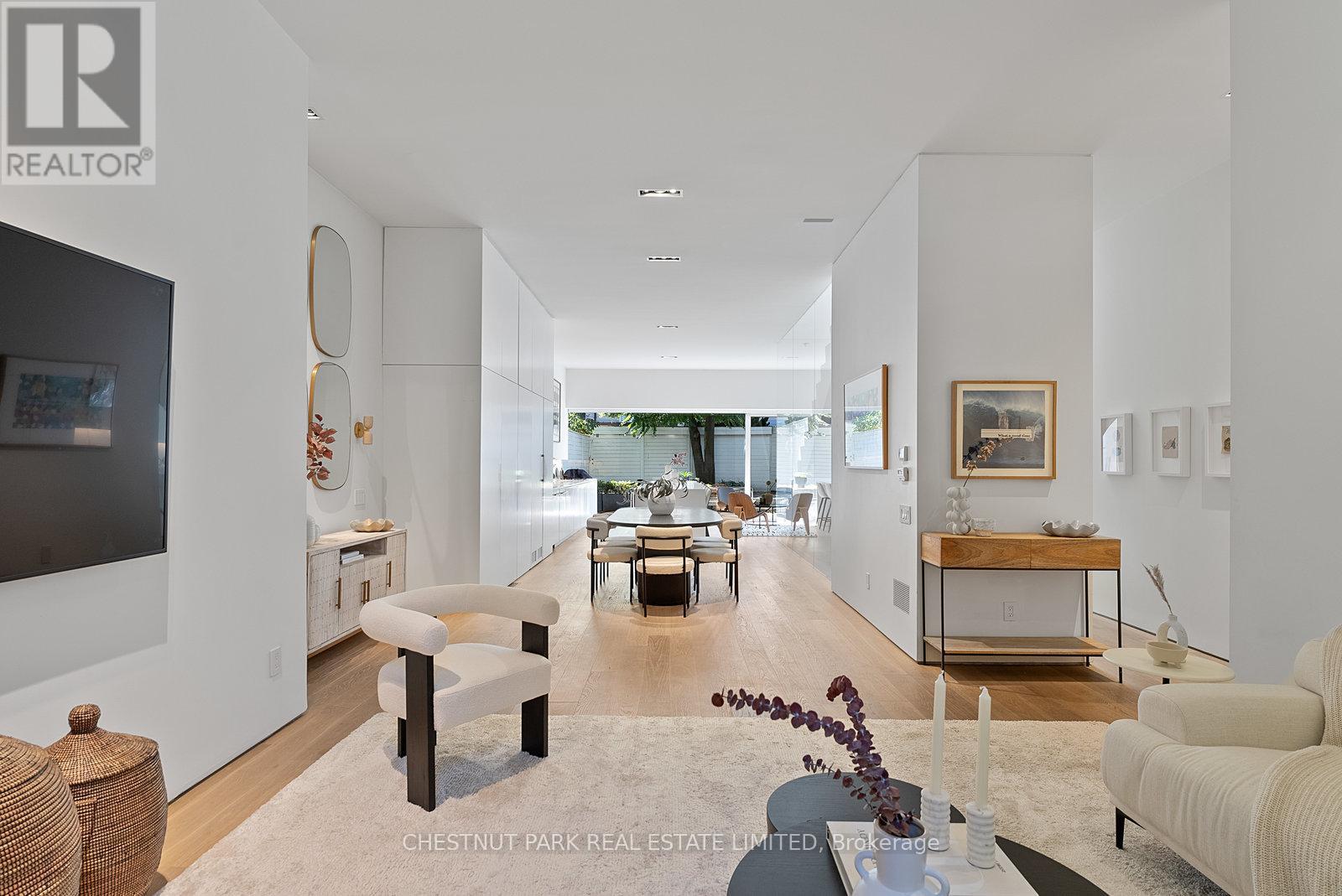 82 Robert Street, Toronto, Ontario  M5S 2K3 - Photo 1 - C12432219