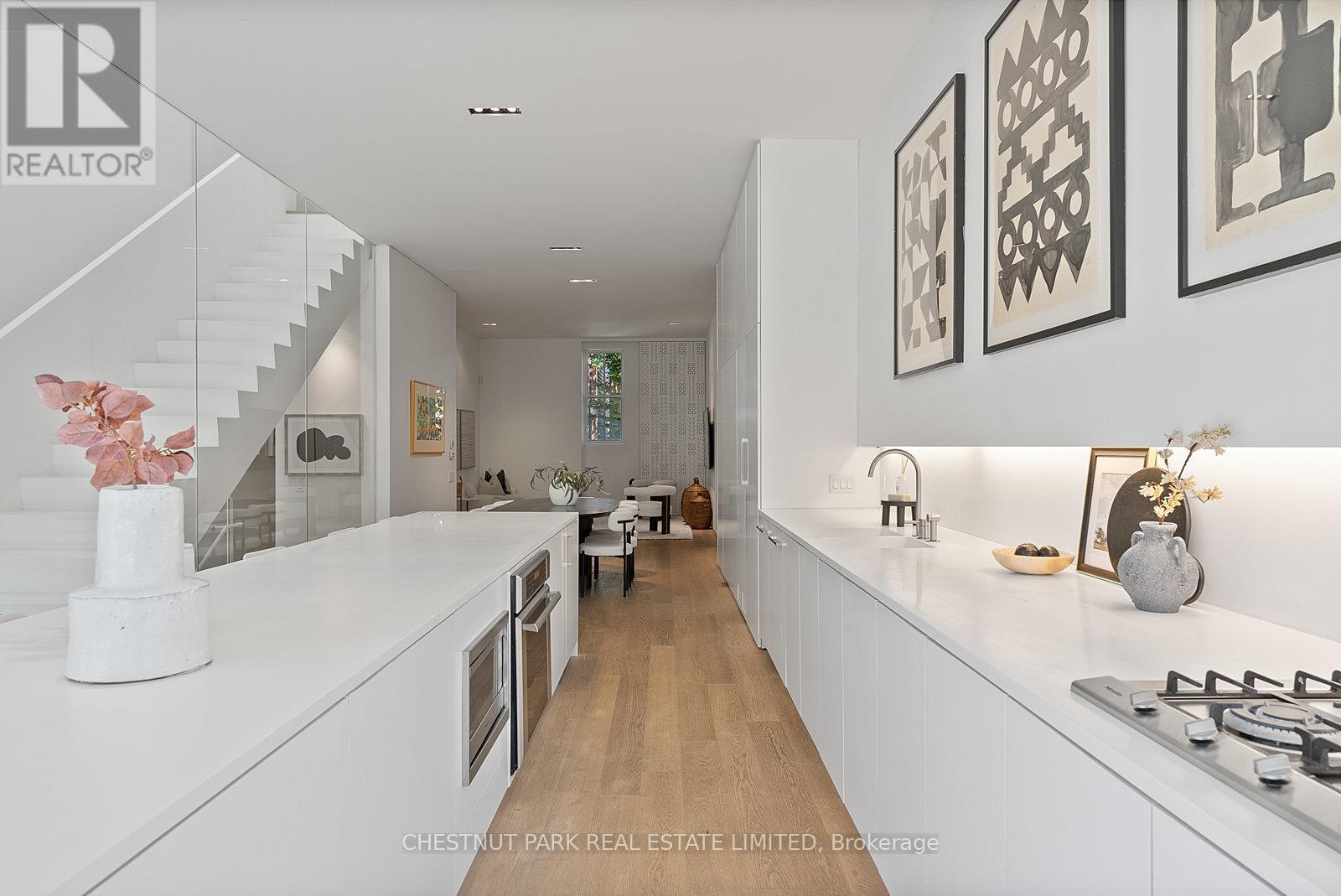 82 Robert Street, Toronto, Ontario  M5S 2K3 - Photo 4 - C12432219