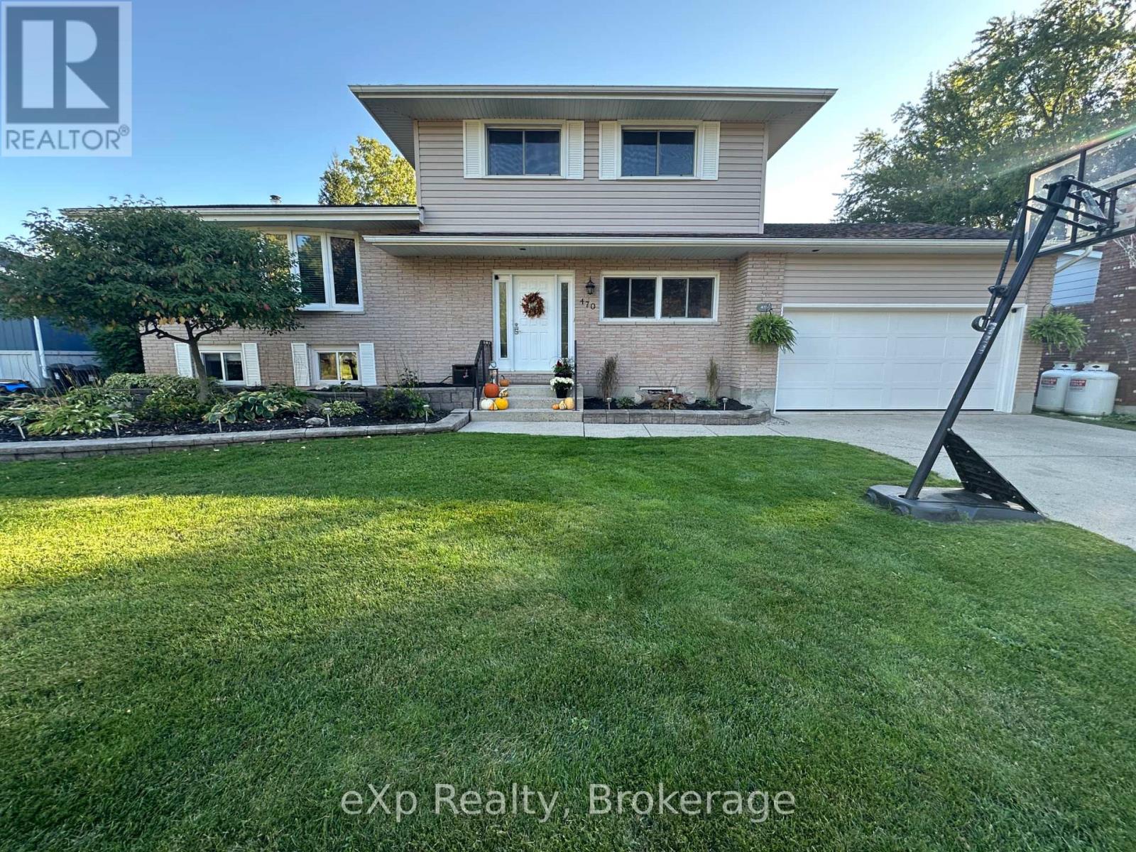 470 Williamsburg Street, Kincardine, Ontario  N2Z 2G3 - Photo 2 - X12433397