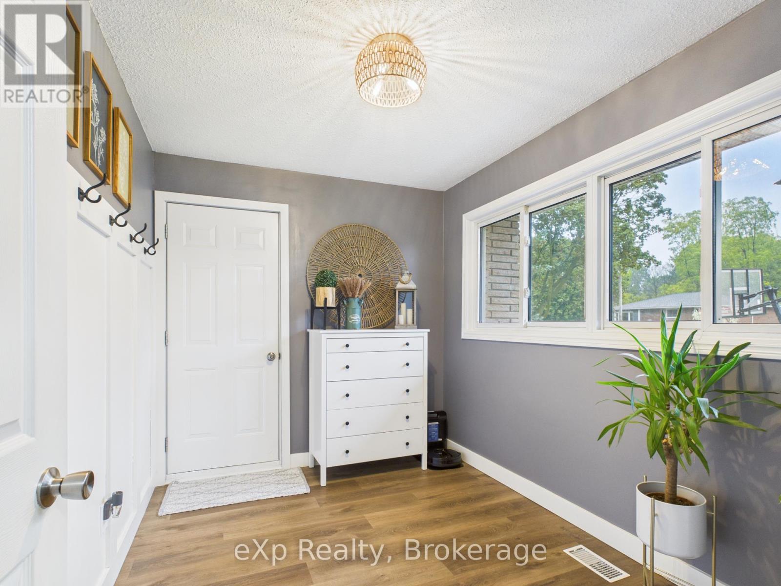 470 Williamsburg Street, Kincardine, Ontario  N2Z 2G3 - Photo 5 - X12433397