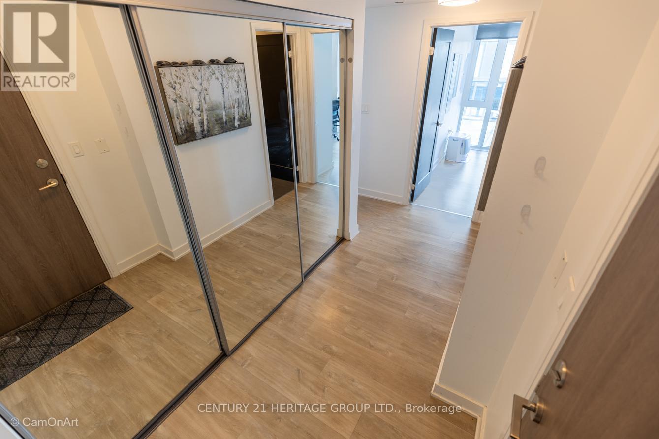 1001 - 27 Bathurst Street, Toronto, Ontario  M5V 0R1 - Photo 5 - C12433358