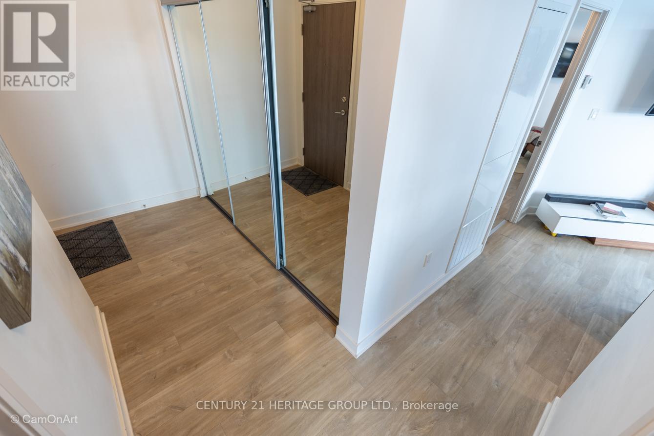 1001 - 27 Bathurst Street, Toronto, Ontario  M5V 0R1 - Photo 7 - C12433358