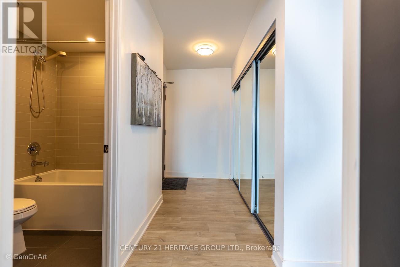 1001 - 27 Bathurst Street, Toronto, Ontario  M5V 0R1 - Photo 6 - C12433358