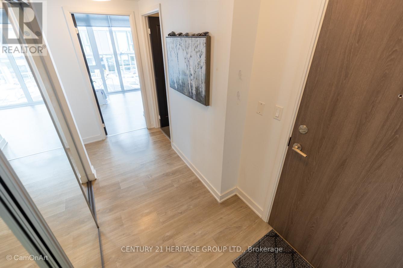1001 - 27 Bathurst Street, Toronto, Ontario  M5V 0R1 - Photo 4 - C12433358
