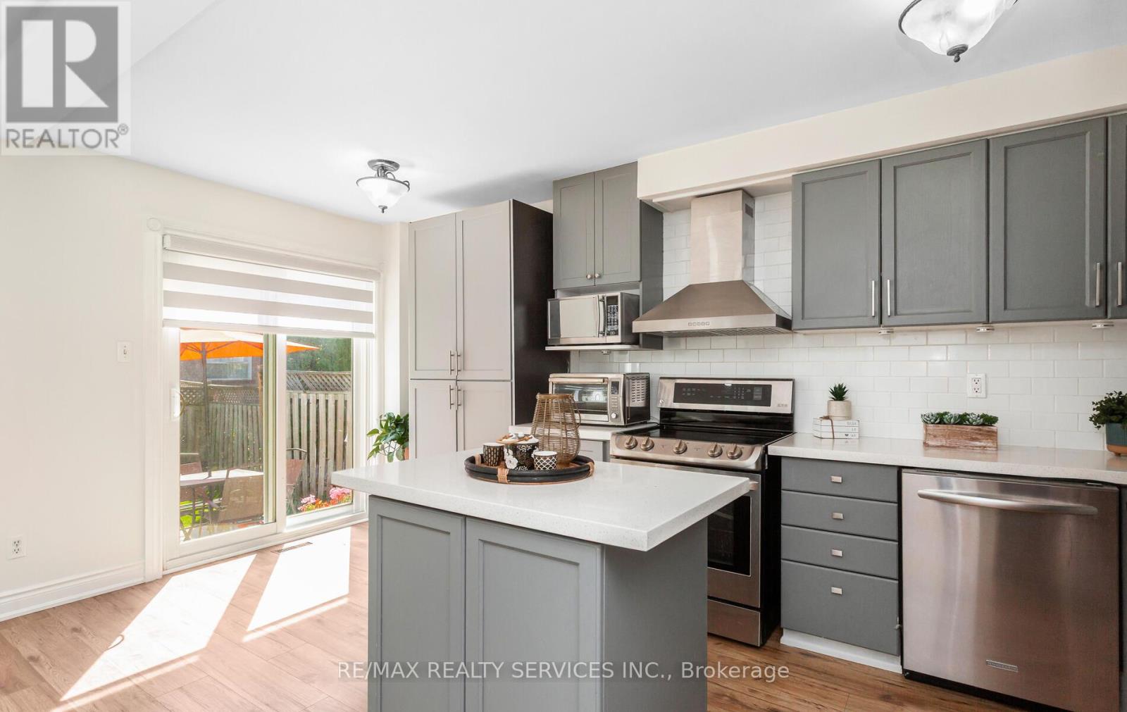 3912 Zenith Court, Mississauga, Ontario  L5N 7H7 - Photo 15 - W12433364