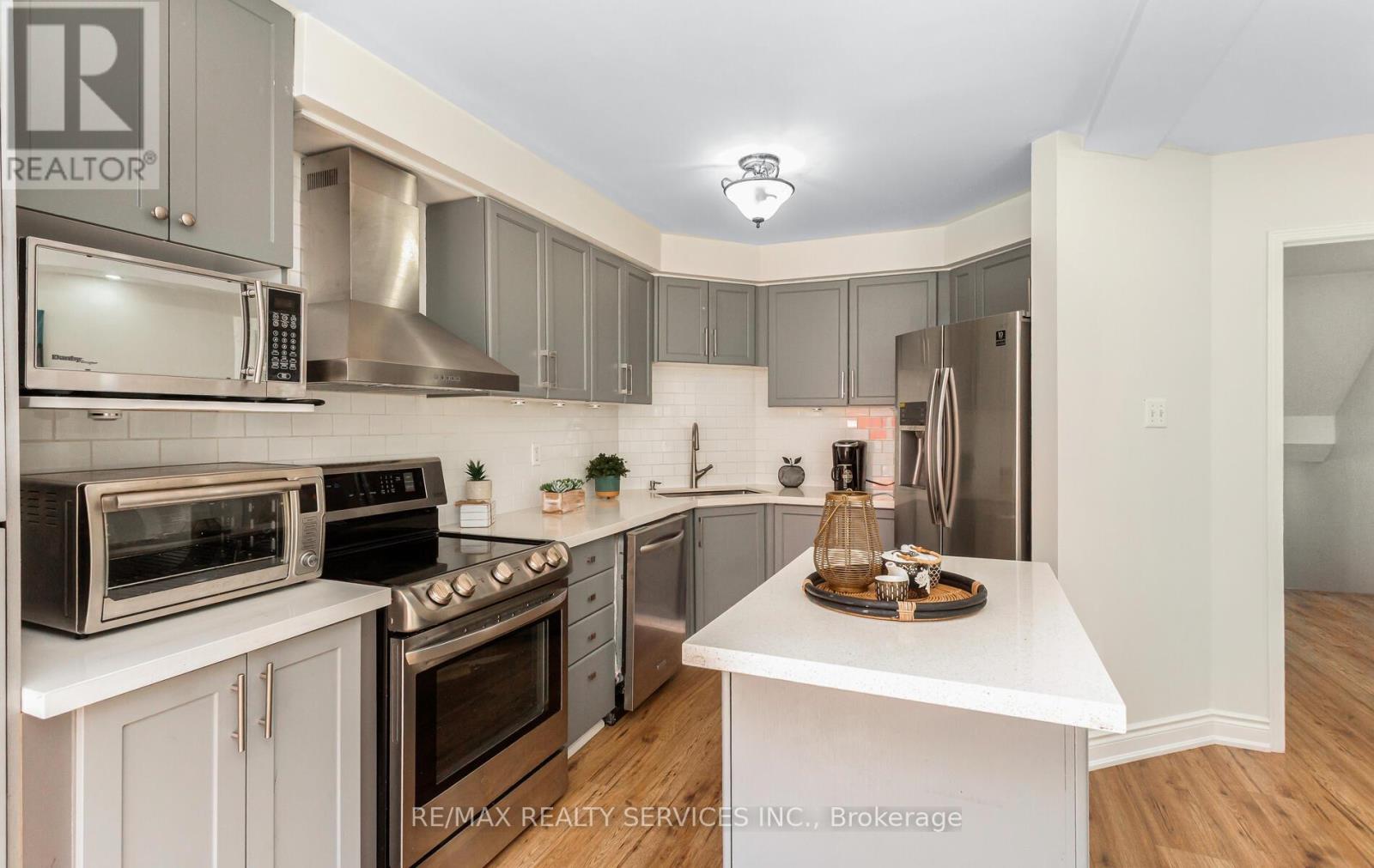 3912 Zenith Court, Mississauga, Ontario  L5N 7H7 - Photo 16 - W12433364