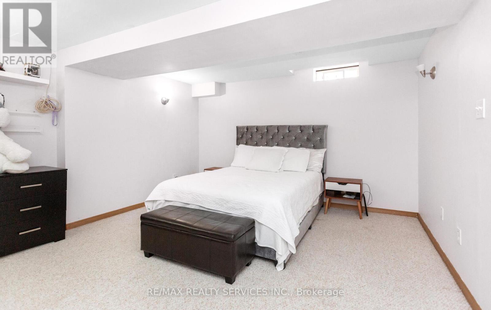 3912 Zenith Court, Mississauga, Ontario  L5N 7H7 - Photo 31 - W12433364