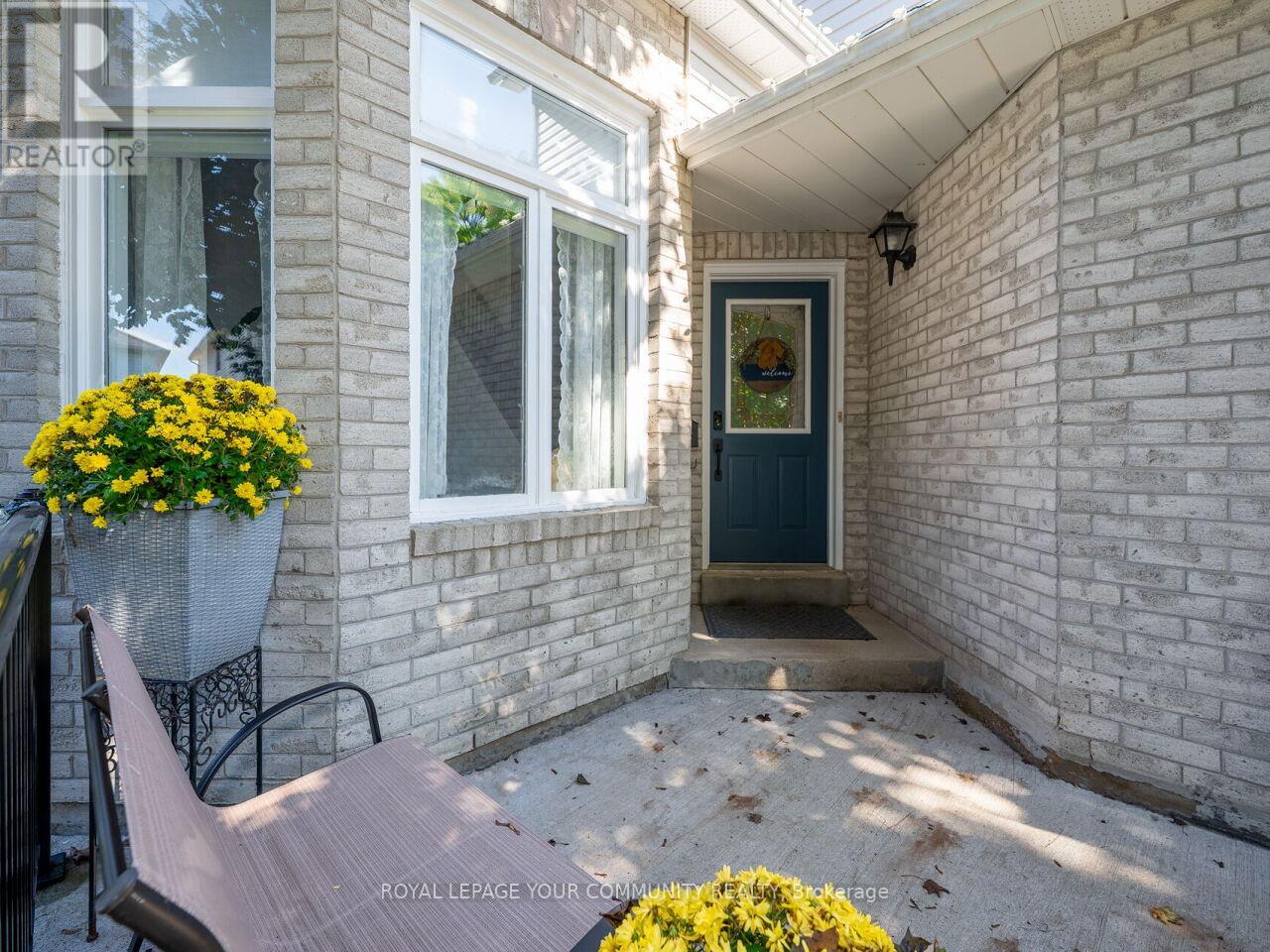 2 Lawton Court, Orangeville, Ontario  L9W 4X4 - Photo 3 - W12433366