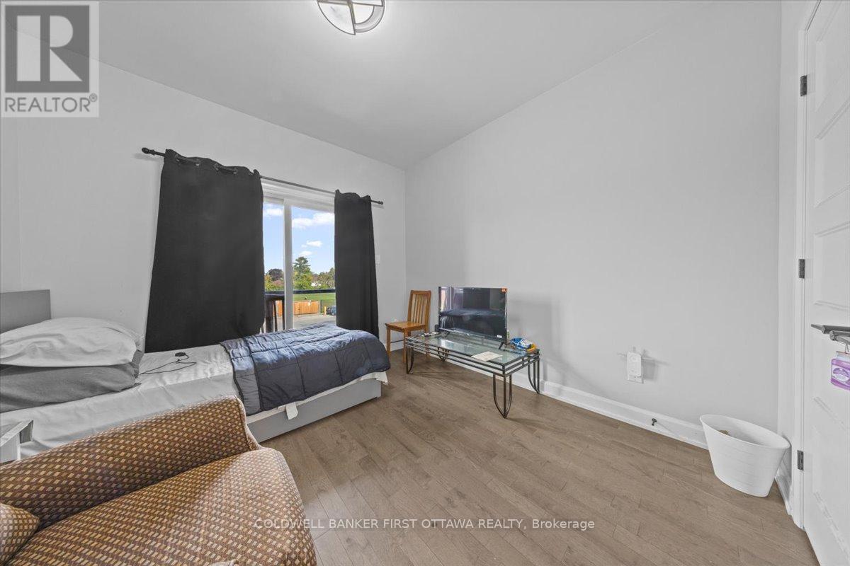 562 Queen Mary Street, Ottawa, Ontario  K1K 1W1 - Photo 15 - X12433378