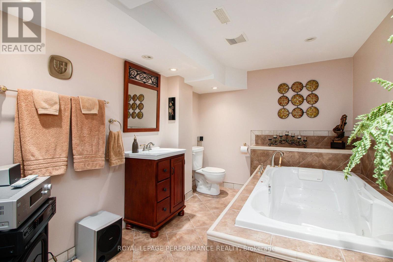 170 Midsummer Terrace, Ottawa, Ontario  K1E 3V6 - Photo 21 - X12433414