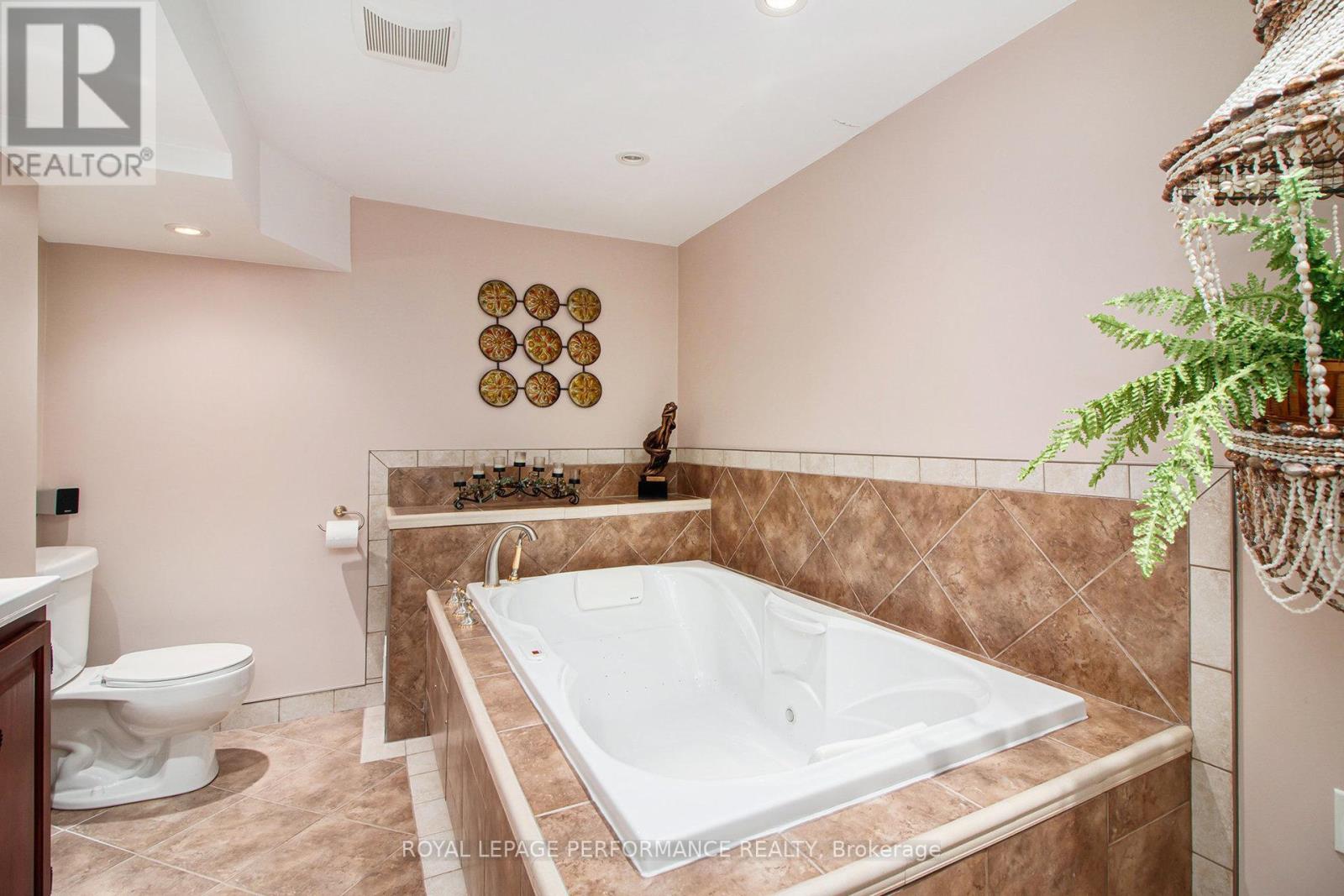 170 Midsummer Terrace, Ottawa, Ontario  K1E 3V6 - Photo 22 - X12433414