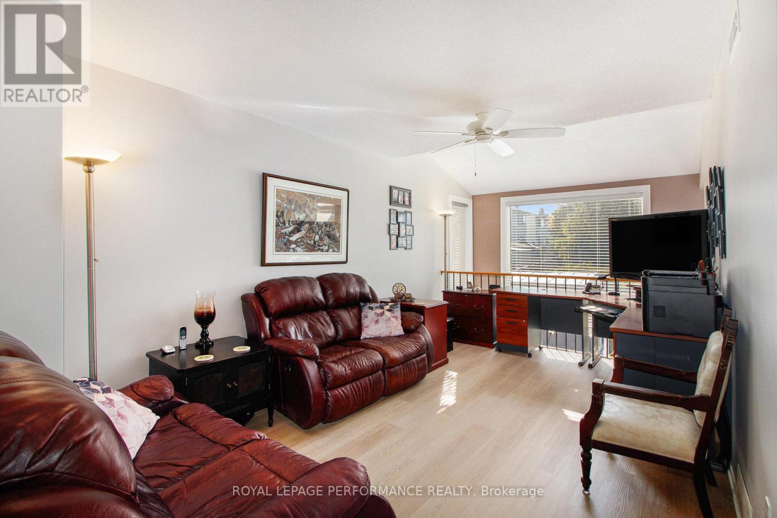 170 Midsummer Terrace, Ottawa, Ontario  K1E 3V6 - Photo 3 - X12433414