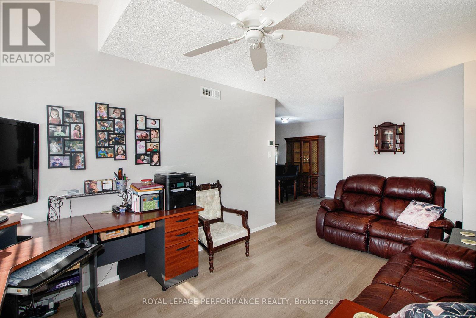 170 Midsummer Terrace, Ottawa, Ontario  K1E 3V6 - Photo 4 - X12433414