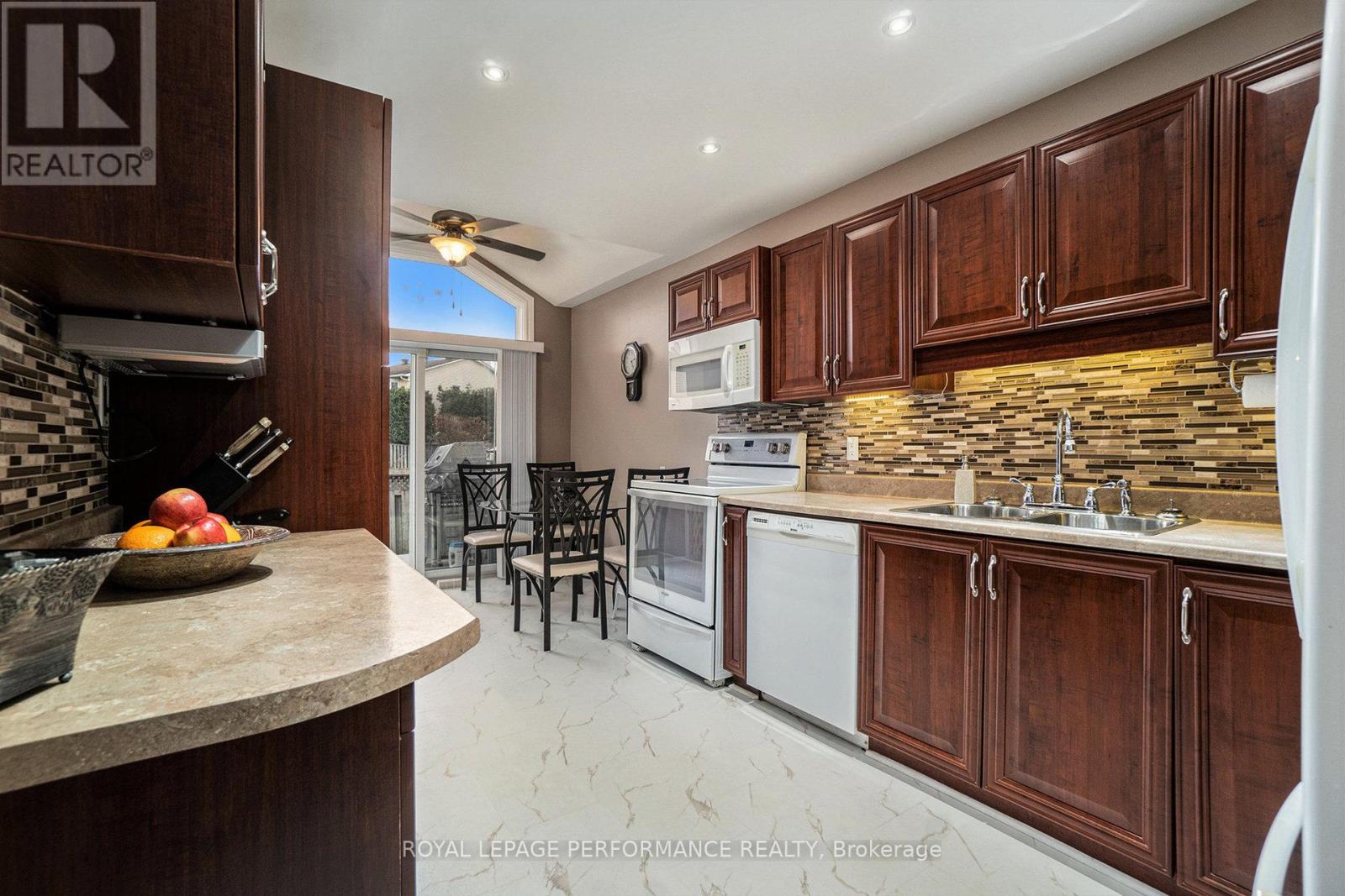 170 Midsummer Terrace, Ottawa, Ontario  K1E 3V6 - Photo 6 - X12433414