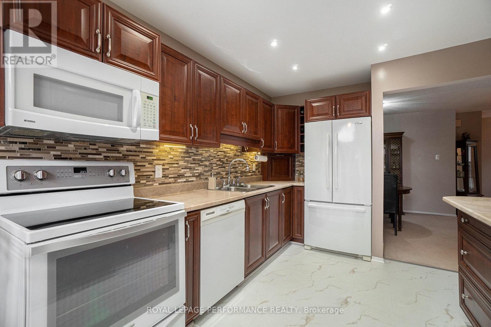 170 Midsummer Terrace, Ottawa, Ontario  K1E 3V6 - Photo 7 - X12433414