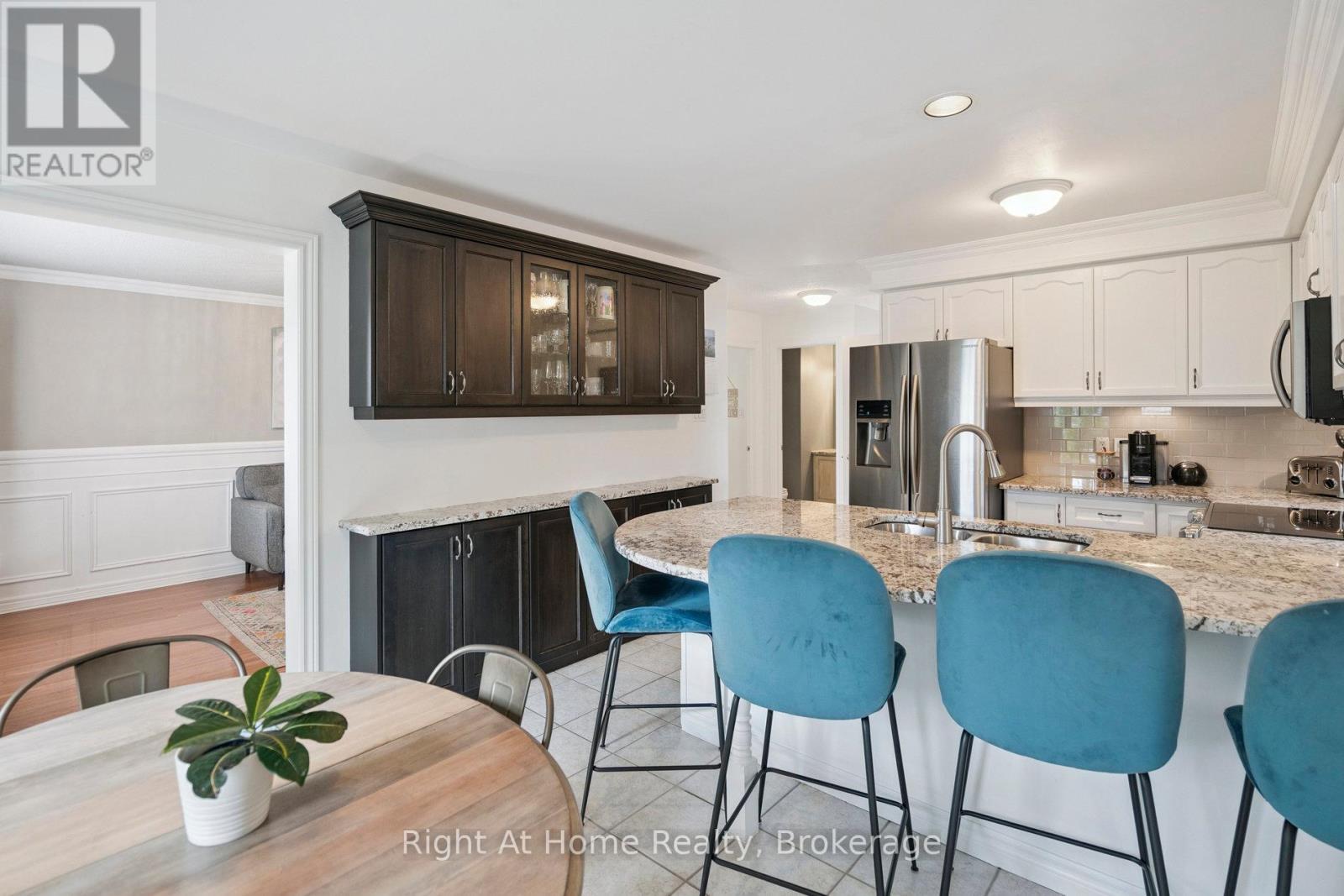 20 Scottswood Lane, Haldimand, Ontario  N3W 2M4 - Photo 11 - X12433388
