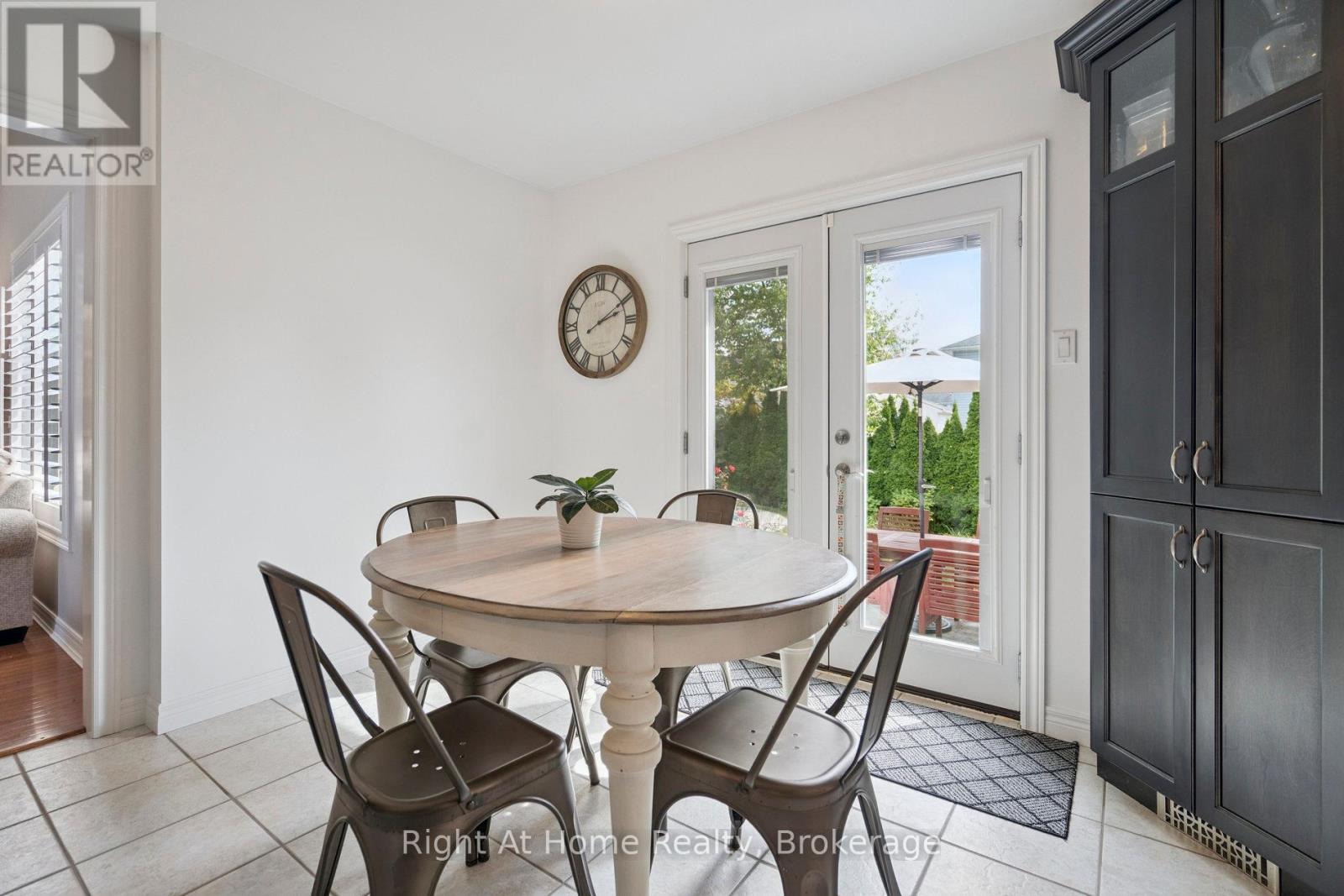 20 Scottswood Lane, Haldimand, Ontario  N3W 2M4 - Photo 15 - X12433388