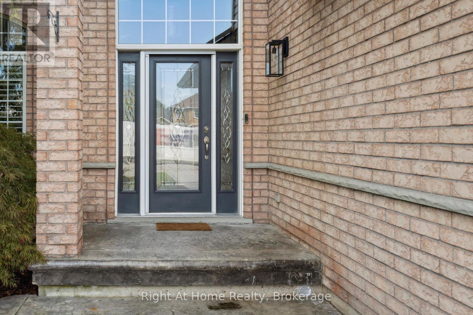 20 Scottswood Lane, Haldimand, Ontario  N3W 2M4 - Photo 2 - X12433388
