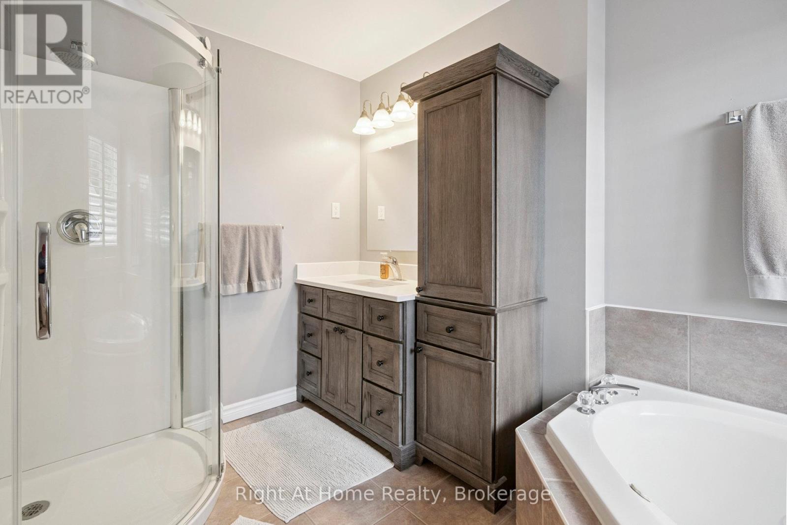 20 Scottswood Lane, Haldimand, Ontario  N3W 2M4 - Photo 24 - X12433388