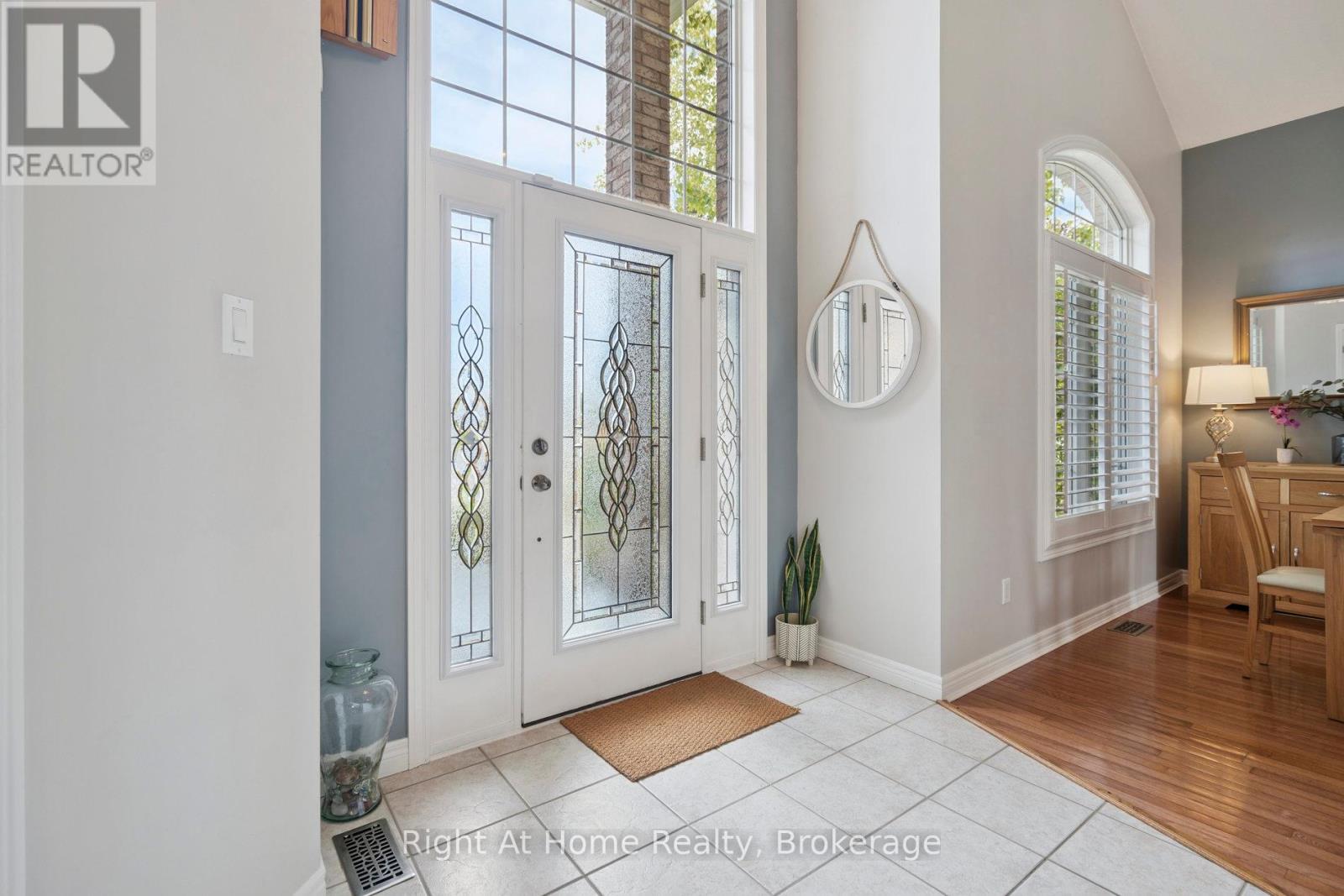 20 Scottswood Lane, Haldimand, Ontario  N3W 2M4 - Photo 3 - X12433388