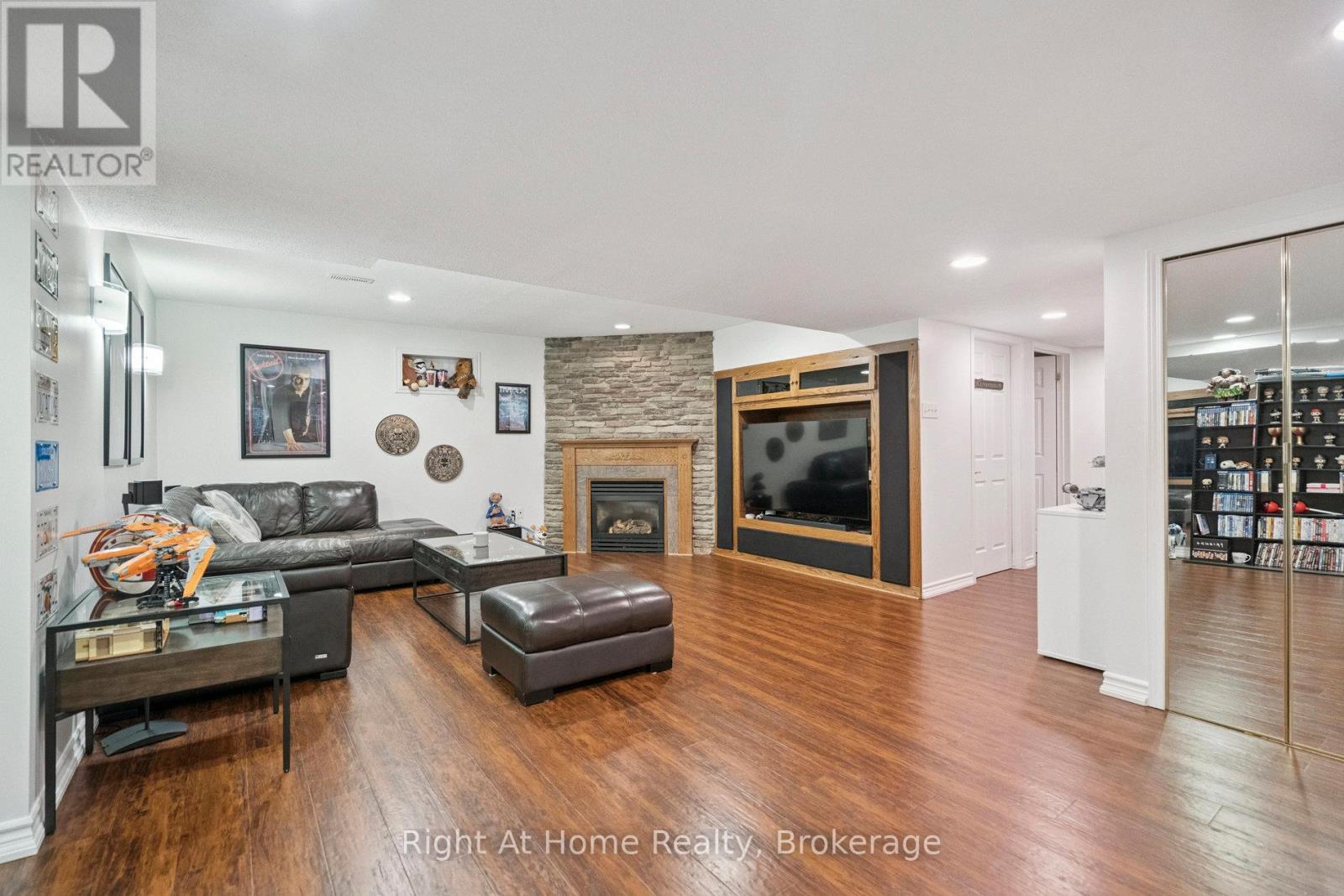 20 Scottswood Lane, Haldimand, Ontario  N3W 2M4 - Photo 32 - X12433388
