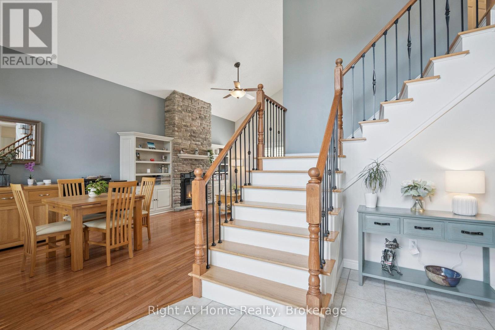 20 Scottswood Lane, Haldimand, Ontario  N3W 2M4 - Photo 4 - X12433388