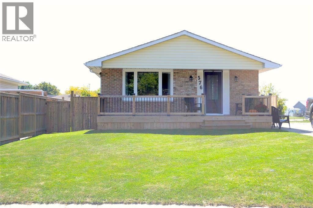 576 FRONT STREET, plympton-wyoming, Ontario