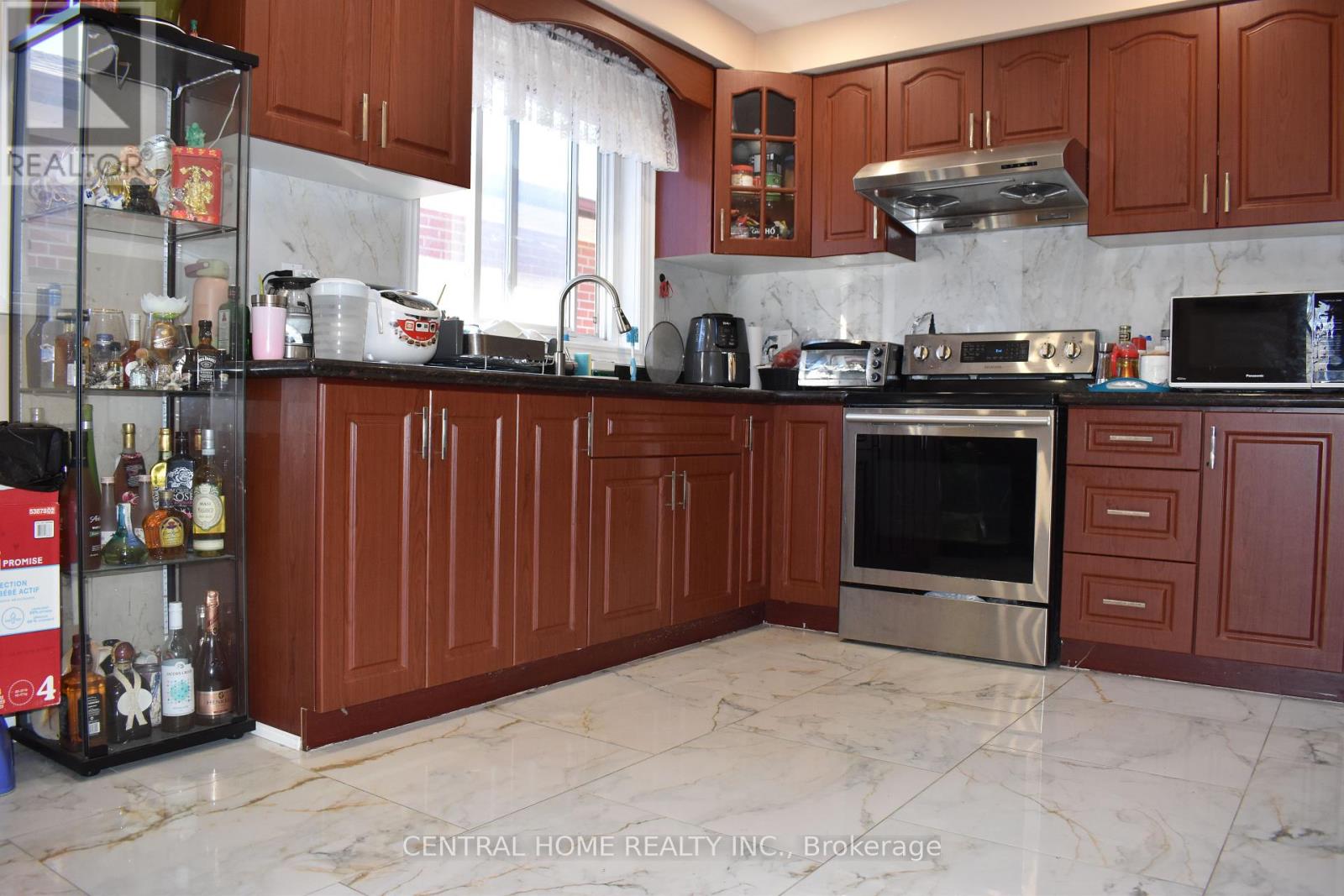 59 Blaney Crescent, Toronto, Ontario  M3N 1L3 - Photo 8 - W12433356