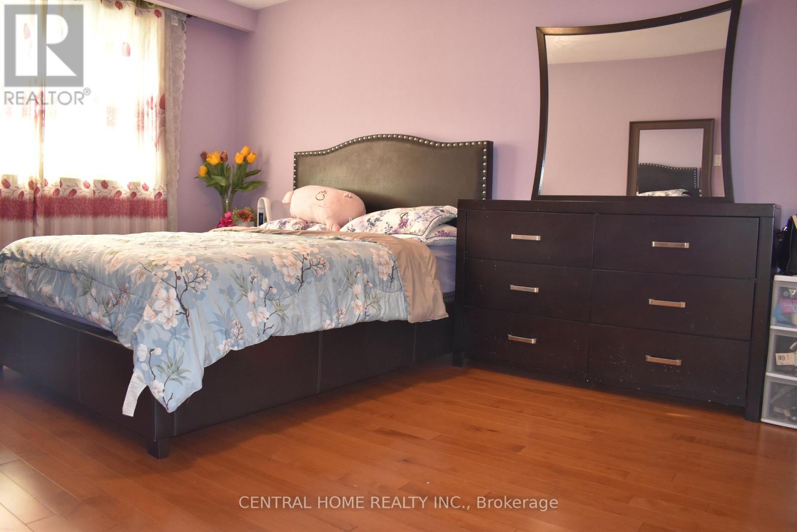 59 Blaney Crescent, Toronto, Ontario  M3N 1L3 - Photo 9 - W12433356