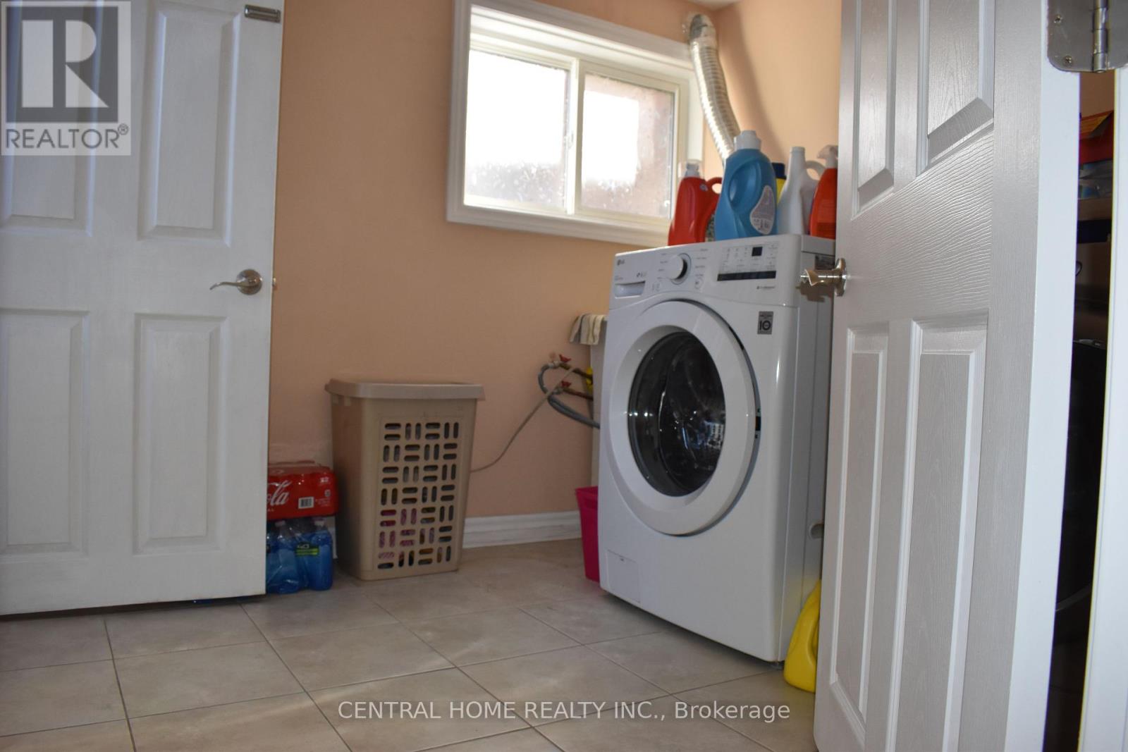 59 Blaney Crescent, Toronto, Ontario  M3N 1L3 - Photo 14 - W12433356
