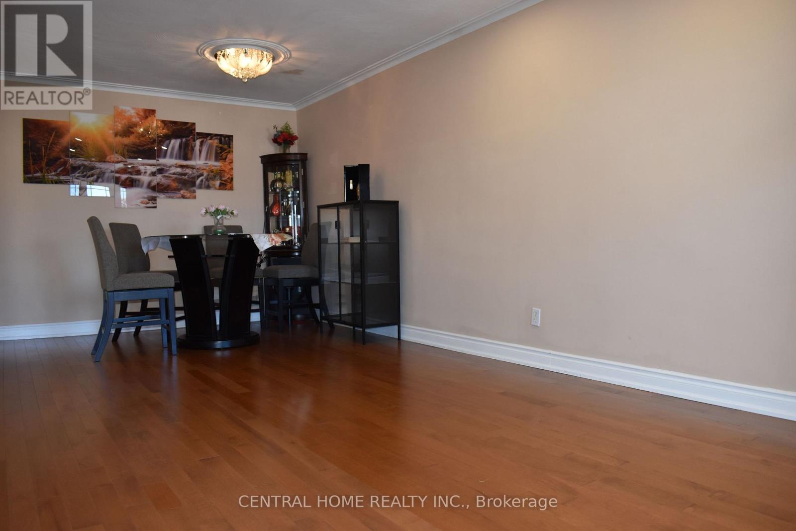 59 Blaney Crescent, Toronto, Ontario  M3N 1L3 - Photo 6 - W12433356