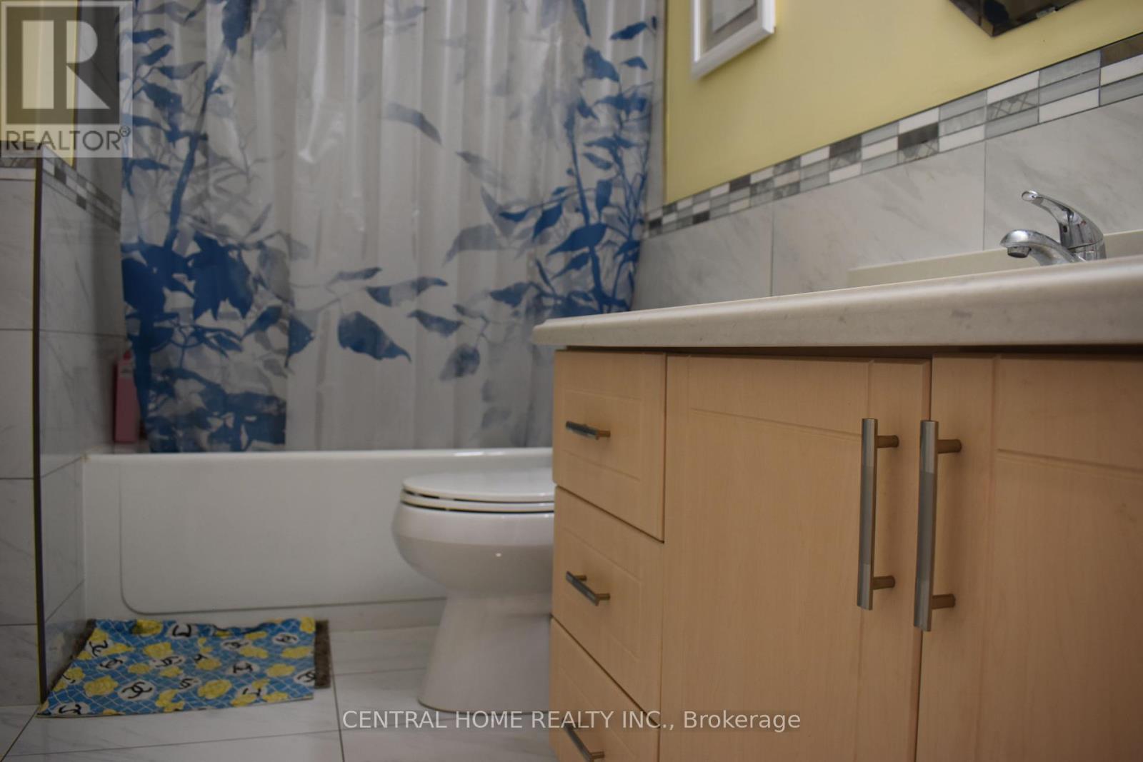 59 Blaney Crescent, Toronto, Ontario  M3N 1L3 - Photo 11 - W12433356