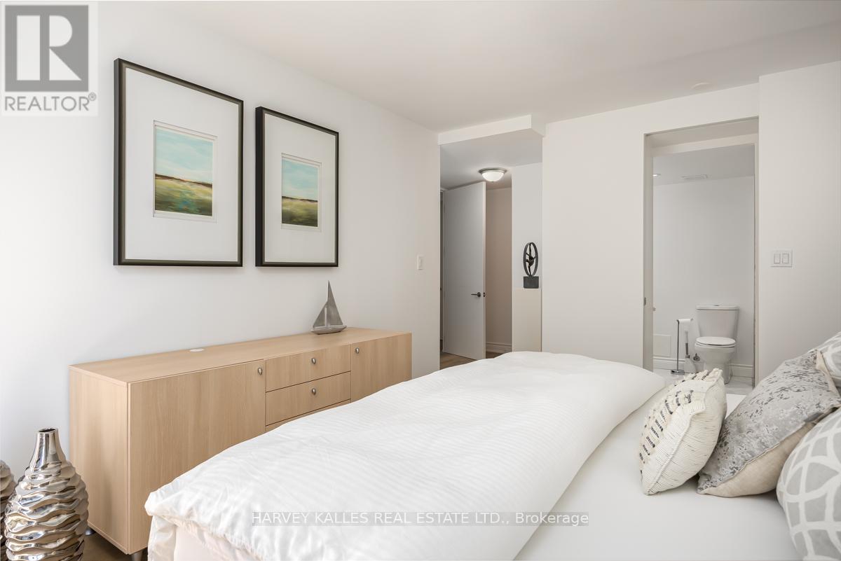 2804 - 33 Harbour Square, Toronto, Ontario  M5J 2G2 - Photo 12 - C12433407