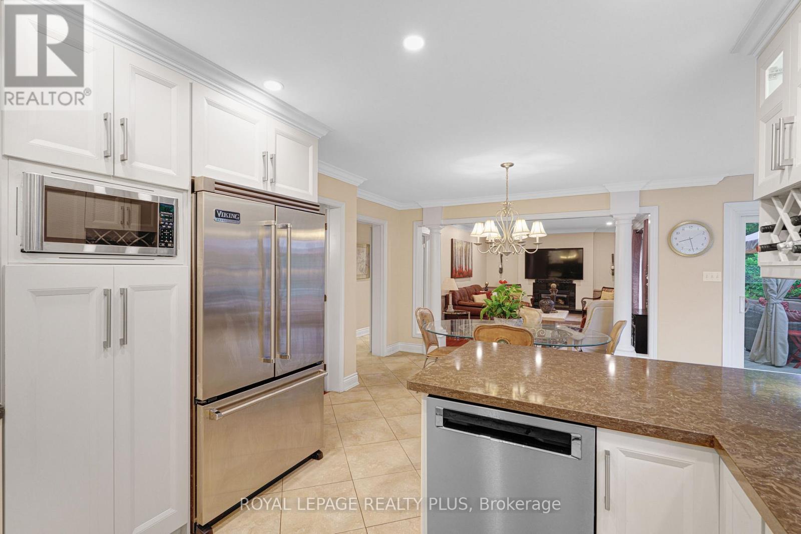 1760 Featherston Court, Mississauga, Ontario  L5L 3E3 - Photo 15 - W12433382