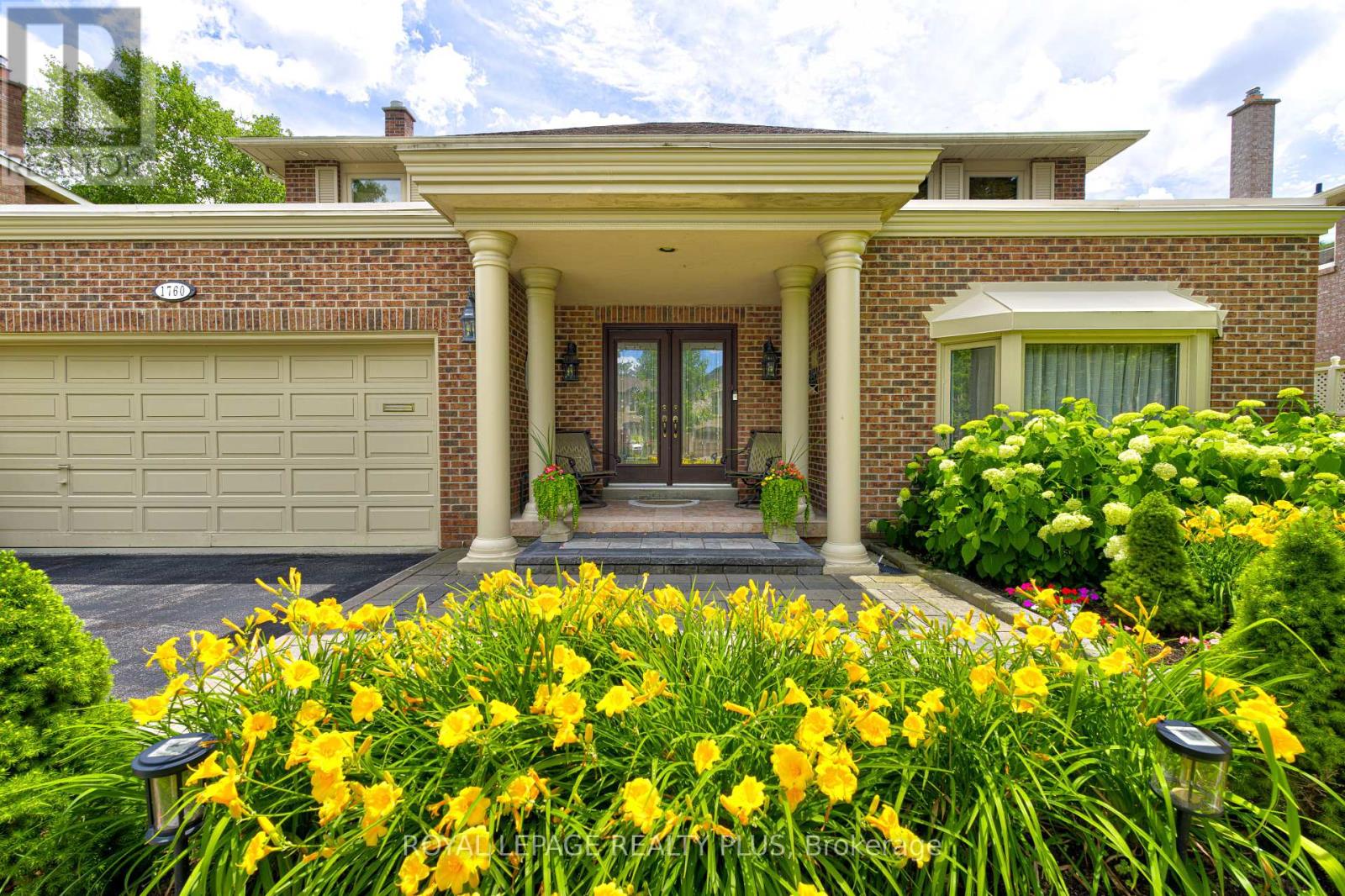 1760 Featherston Court, Mississauga, Ontario  L5L 3E3 - Photo 2 - W12433382