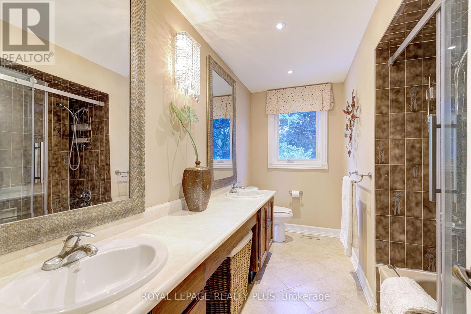 1760 Featherston Court, Mississauga, Ontario  L5L 3E3 - Photo 32 - W12433382