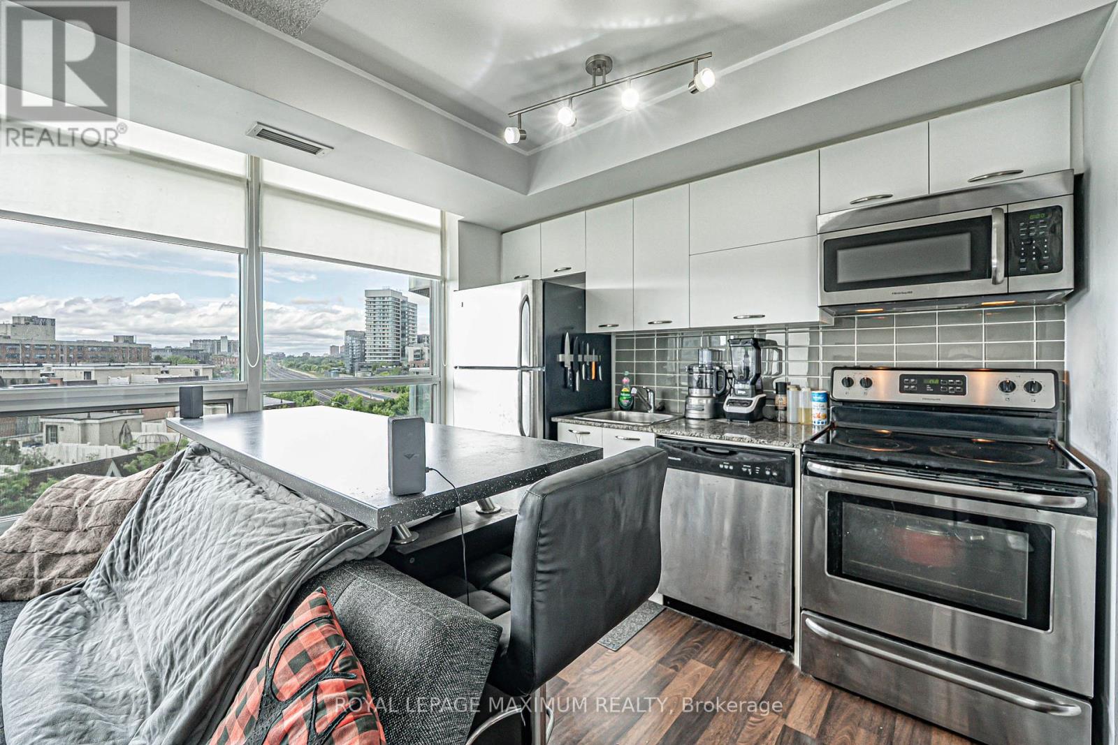 617 - 38 Joe Shuster Way, Toronto, Ontario  M6K 0A5 - Photo 10 - W12433386