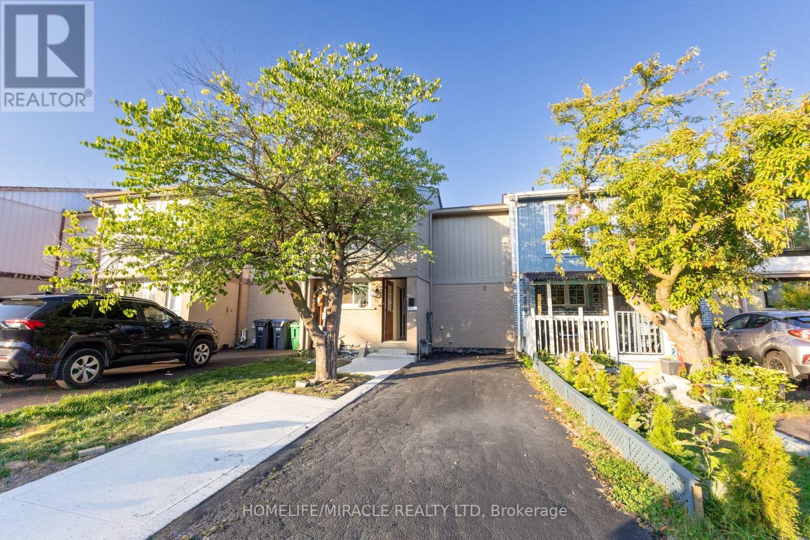 8 GRAND VALLEY DRIVE, Brampton, Ontario