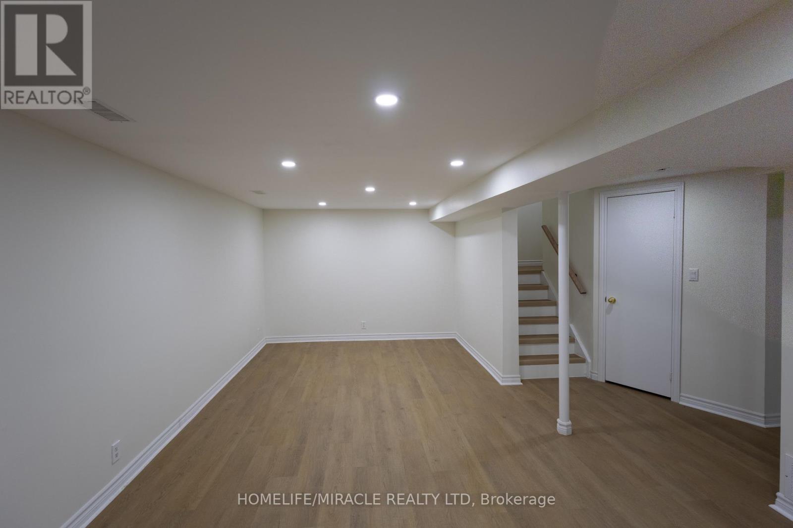 8 Grand Valley Drive, Brampton, Ontario  L6S 2L1 - Photo 25 - W12433393