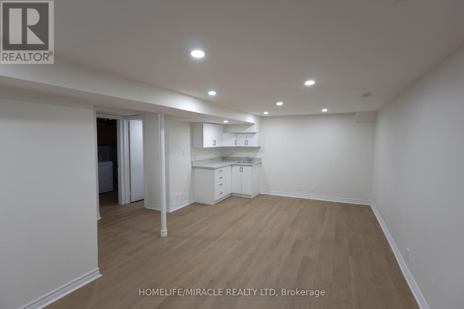8 Grand Valley Drive, Brampton, Ontario  L6S 2L1 - Photo 26 - W12433393