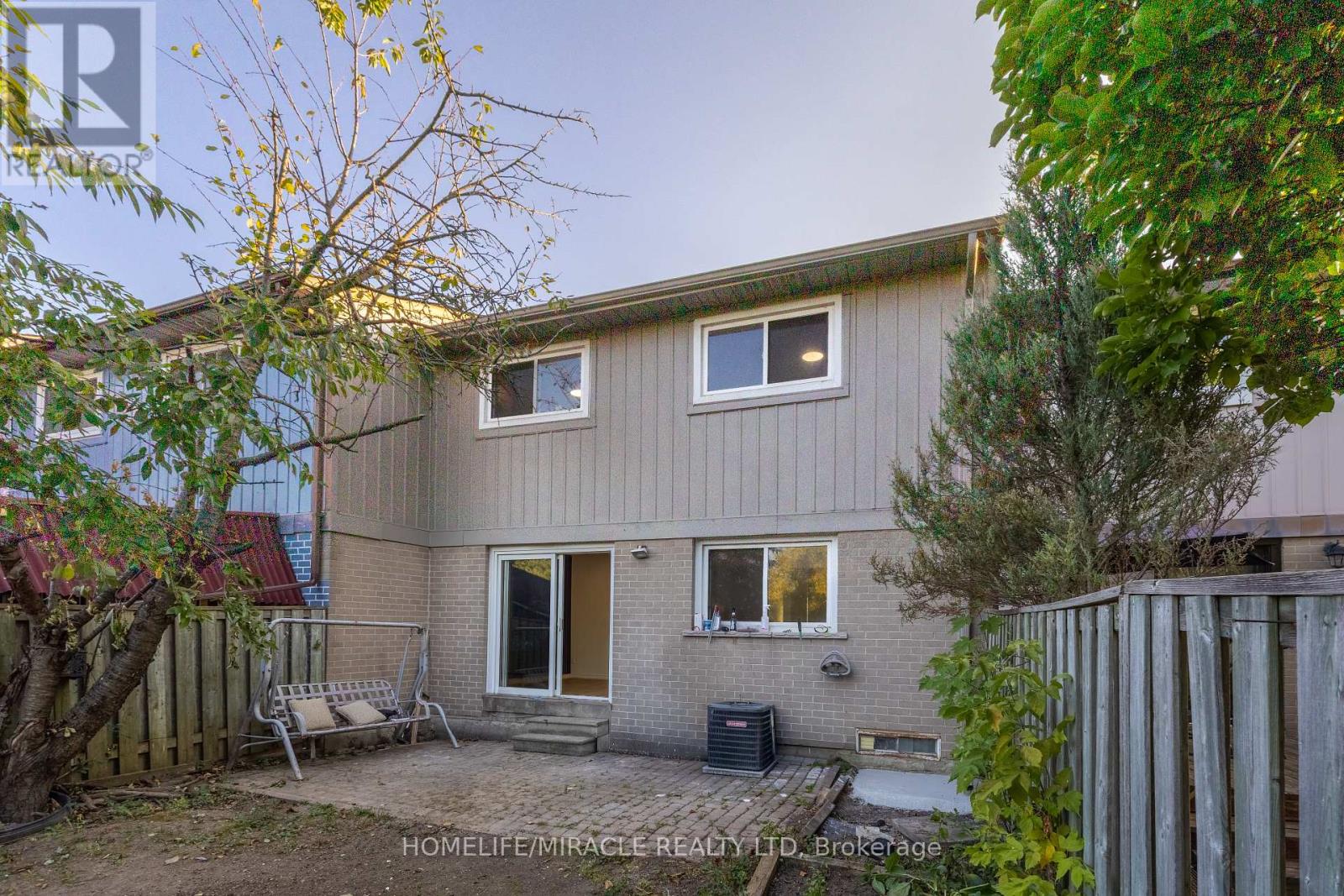 8 Grand Valley Drive, Brampton, Ontario  L6S 2L1 - Photo 31 - W12433393