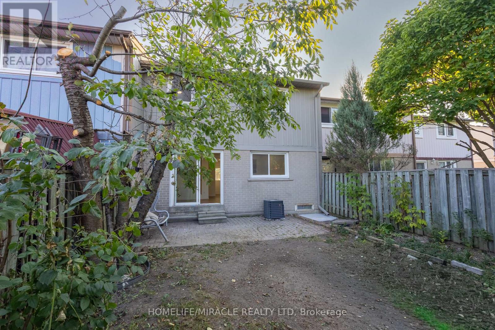 8 Grand Valley Drive, Brampton, Ontario  L6S 2L1 - Photo 32 - W12433393