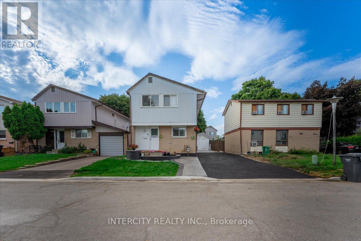 6 Hedley Court, Brampton, Ontario  L6S 2B6 - Photo 1 - W12433412