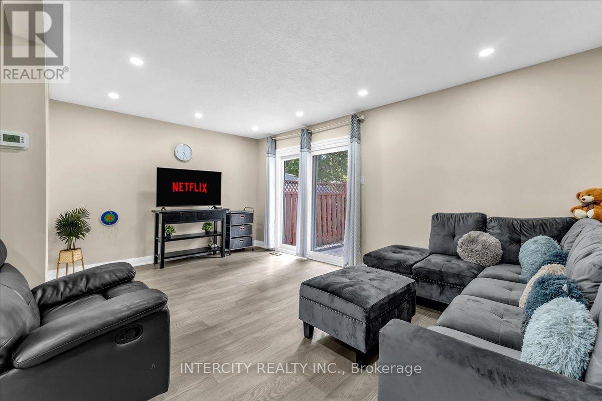 6 Hedley Court, Brampton, Ontario  L6S 2B6 - Photo 10 - W12433412