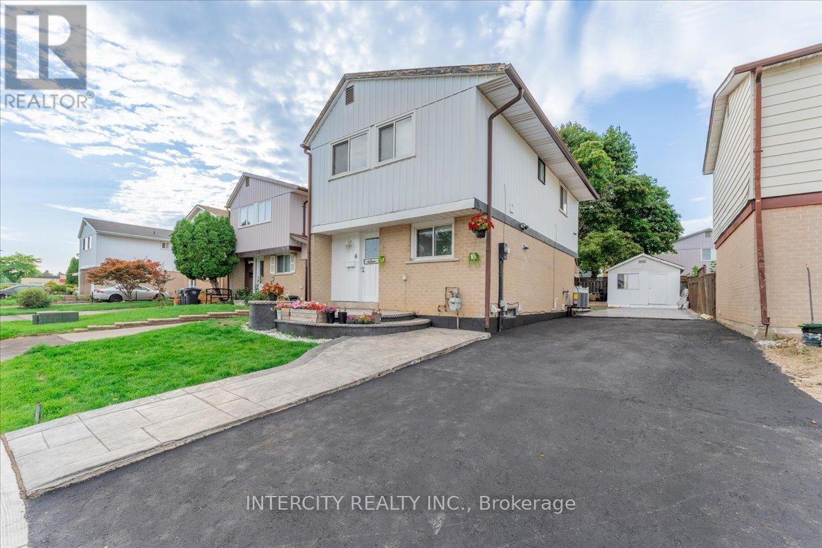 6 Hedley Court, Brampton, Ontario  L6S 2B6 - Photo 2 - W12433412